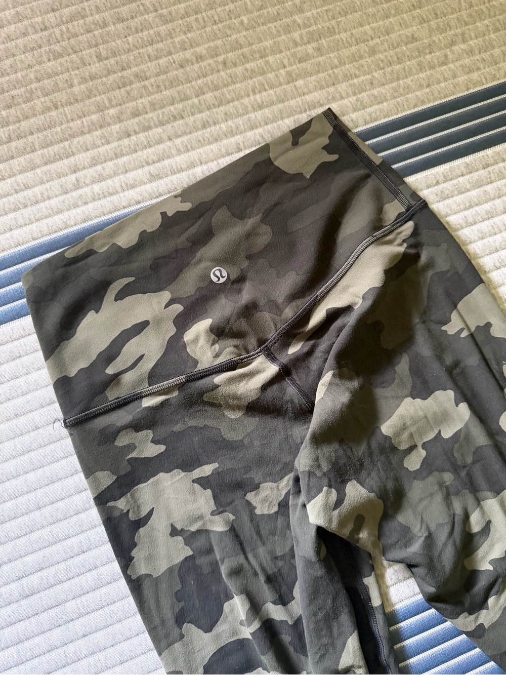 Lululemon Camo Leggings - Olive/Black